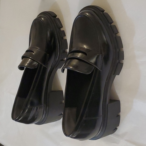 Black Shoes - Picture 2 of 5